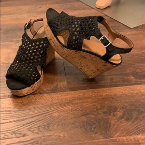 Black wedges
